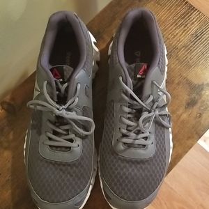 Men's Reebok Zig size 13 Dark Gray and White